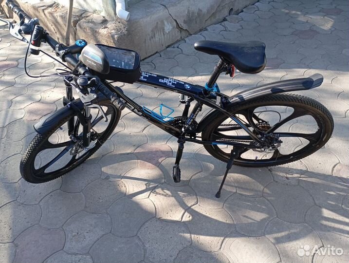 Велосипед на литых дисках BMW