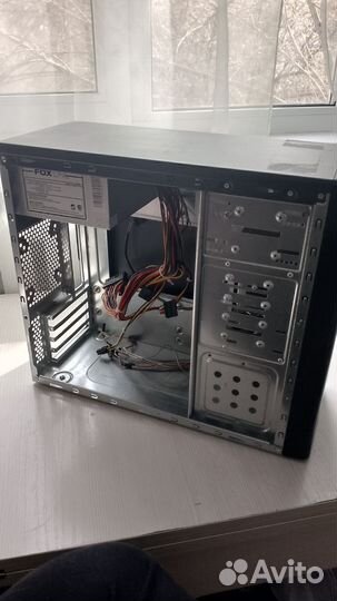 Системный блок с блоком питания и дисководом