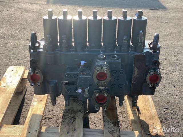 Liebherr R901051805 R 934 гидравлический распредел