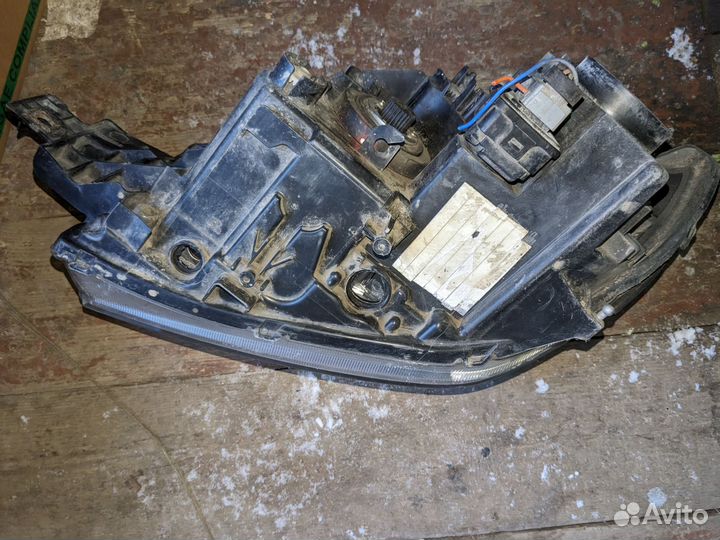 Фара правая mitsubishi Outlander 2006