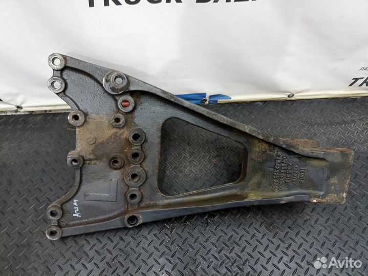 A9423252409 Кронштейн реактивной тяги левый