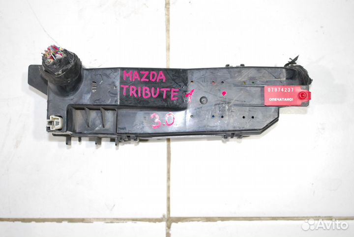 Блок предохранителей подкапотный Mazda Tribute EP