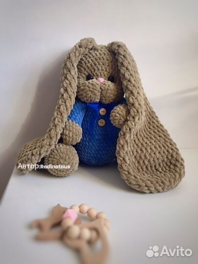 Вязаный зайка ручной работы