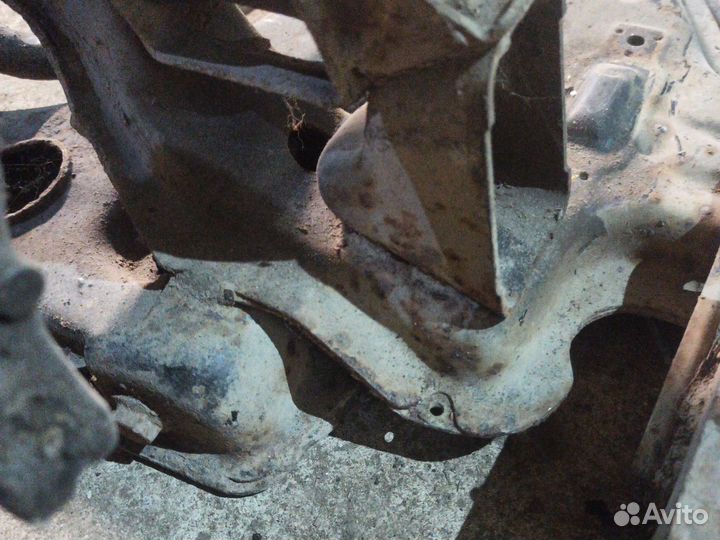 Фольцваген Пассат б3 б 4 подрамник полка богажника