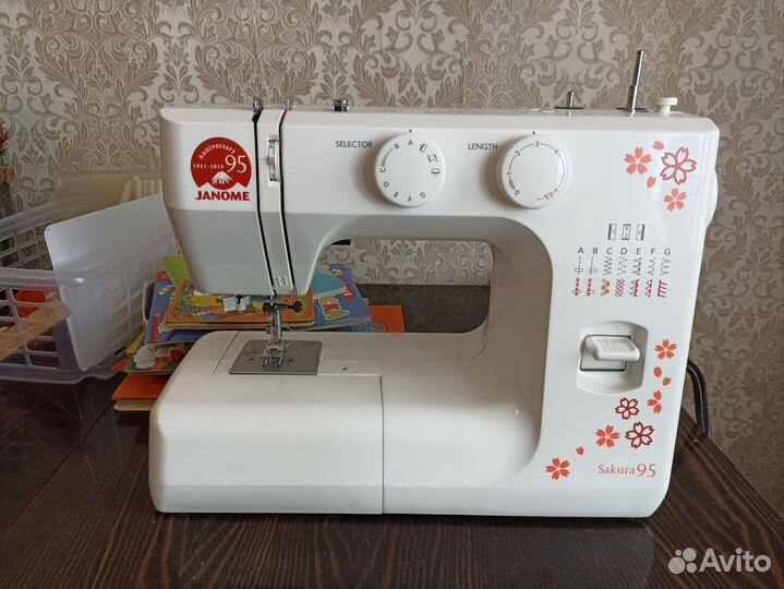 Швейная машина Janome