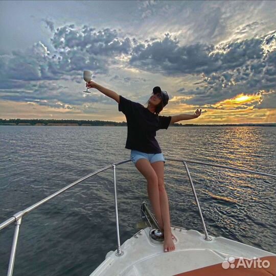 Аренда катера, развод мостов, девичник. До 6 чел
