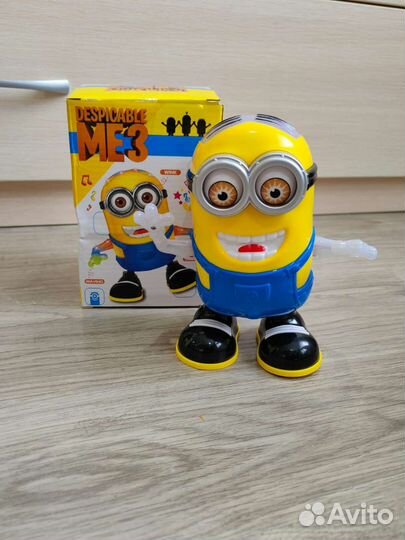 Танцующий миньон, игрушка