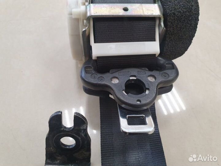 Ремень безопасности задний правый Ford Fiesta CB1