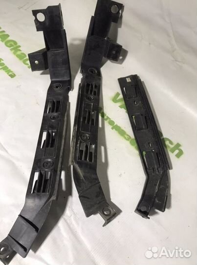 Крепление бампера. Кранштейн. Volkswagen jetta mk