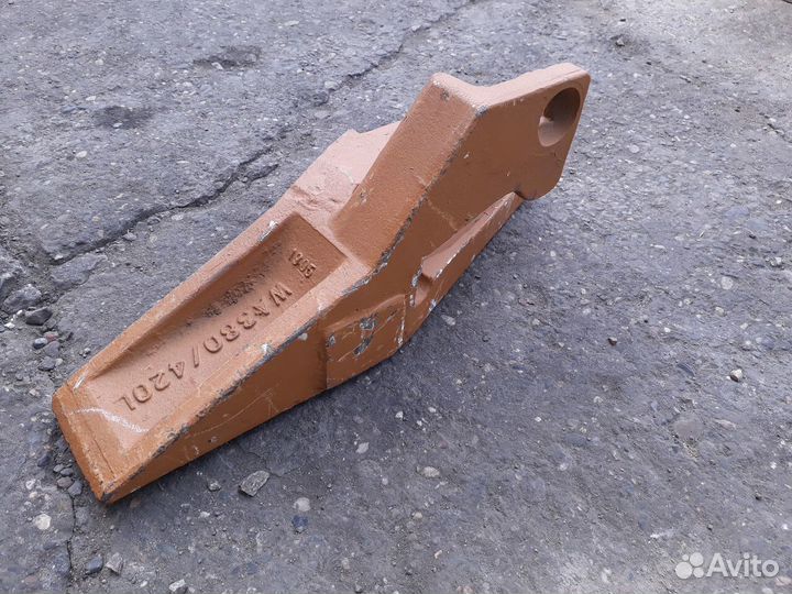 Зуб болтовой Komatsu WA 380 левый