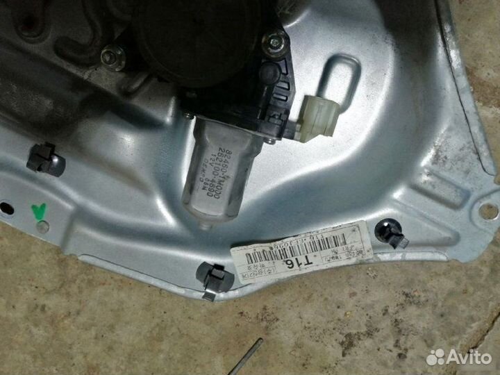 Стеклоподъемник передний правый Kia Cerato 2