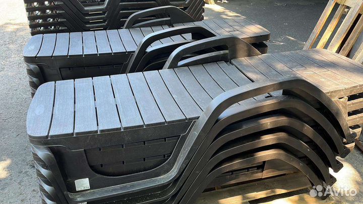 Шезлонг пластиковый для пляжа и СПА