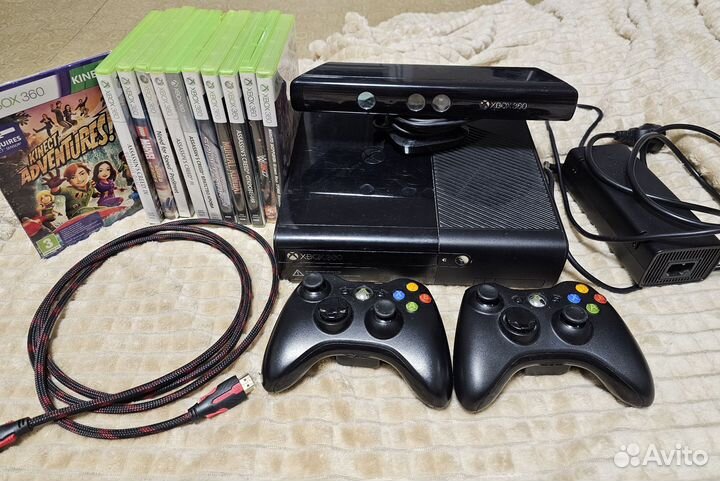 Xbox 360 с кинектом, 2 геймпадами и играми