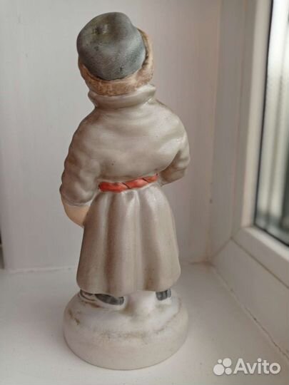 Статуэтка. Мальчик дровосек. Крестьянские дети