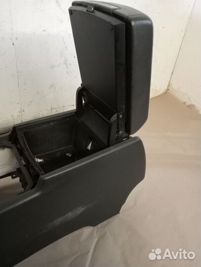 Подлокотник центральный Таурег