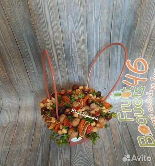 Букет из сухоцветов и орехов