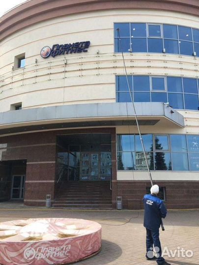 Мойка окон, фасада здания, уборка