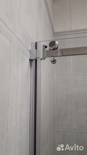 Стеклянные душевые перегородки