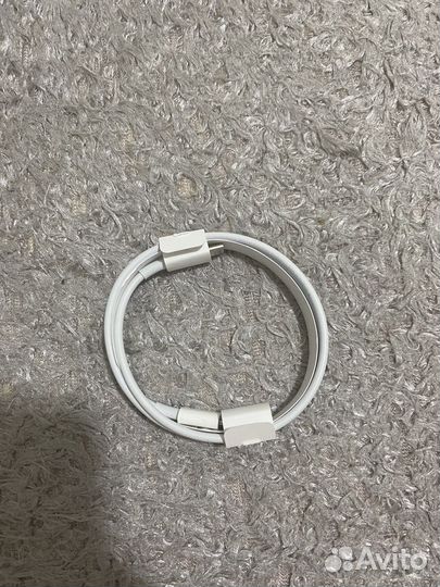 Оригинальный провод на iPhone