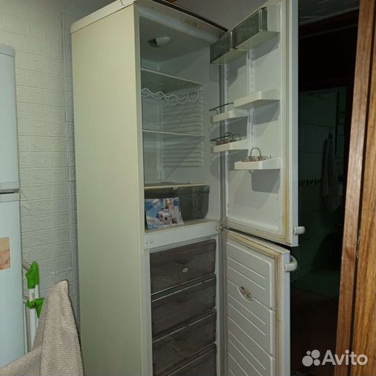 Холодильник бу Атланд