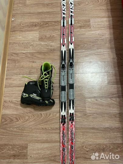 Ботинки и Беговые лыжи 150 см