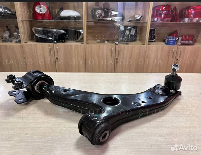 Рычаг передний левый Ford Focus 2 2005 - 2011