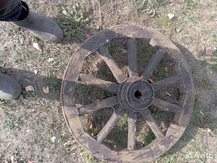 Деревянное колесо для телеги
