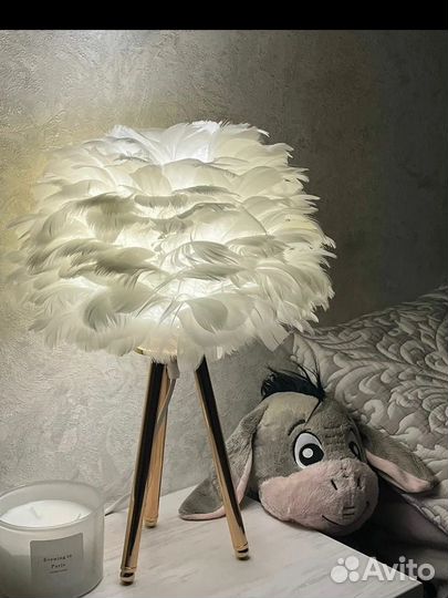 Светильник с перьями