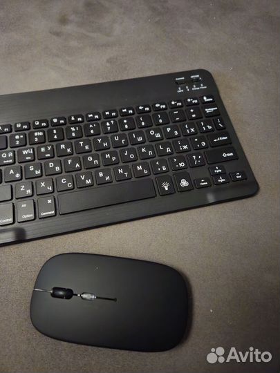 Беспроводная клавиатура и мышь новая