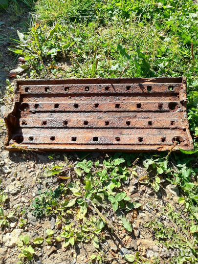 Старинная чугунная заслонка от техники