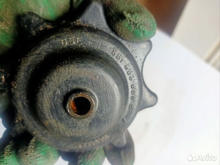 Болт крепления запасного колеса Volkswagen Golf