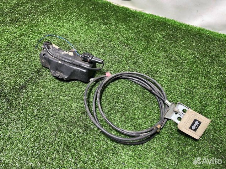 Замок капота Toyota Land Cruiser Cygnus UZJ100 2UZ