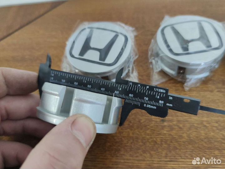 Центральные колпачки,заглушки литых дисков honda