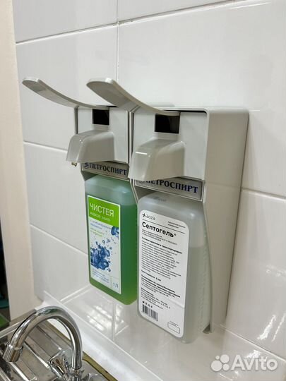 Локтевой дозатор для антисептика