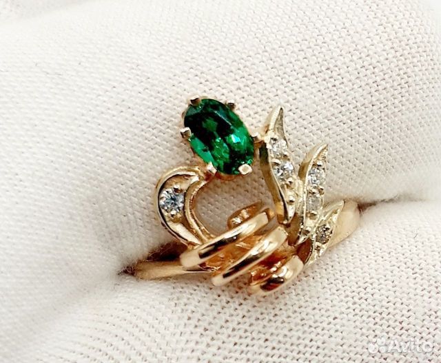 Золотое кольцо с камнем 17р