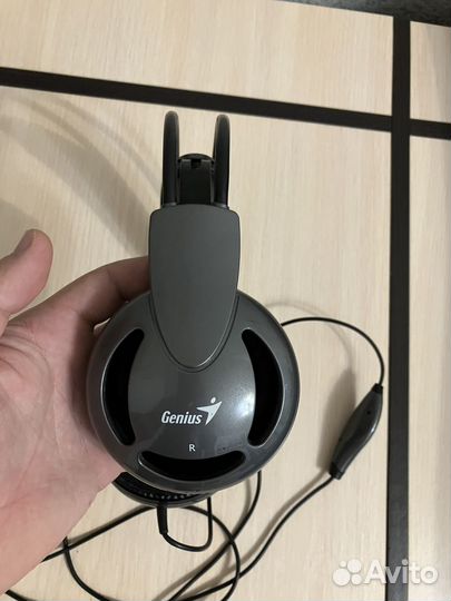 Продам наушники с микрофоном genius