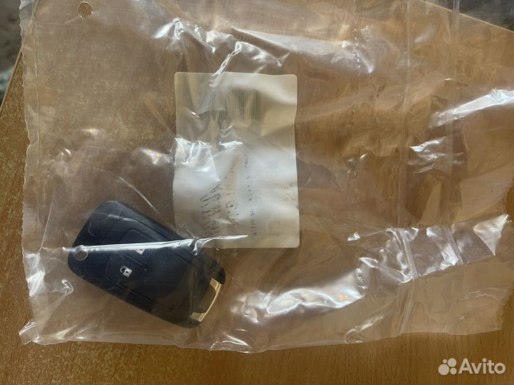 Ключ с дистанционным управлением охранной