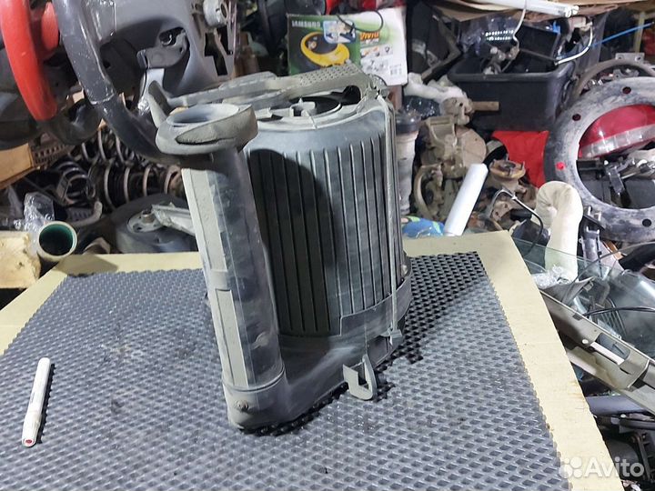 Корпус воздушного фильтра VW Transporter T4