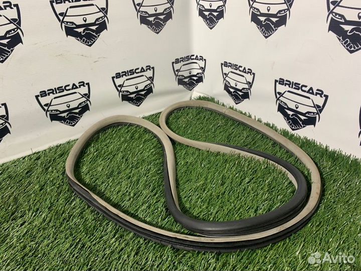 Уплотнительная резинка боковой двери задняя правая