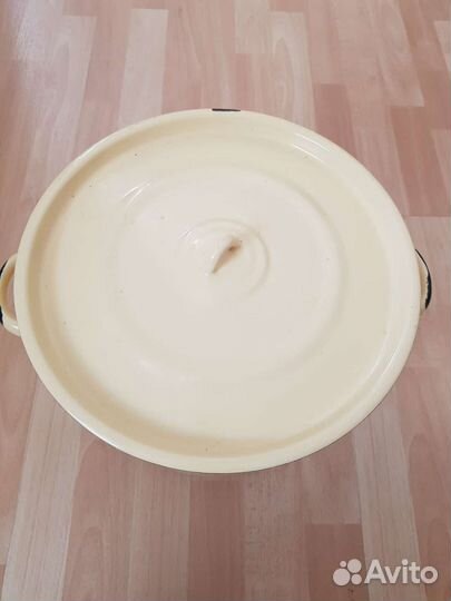 Кастрюля эмалированная чистая