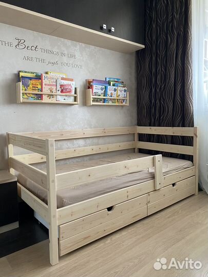 Детская кровать из массива дерева