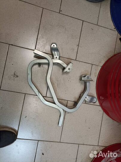 Петля багажника R Renault Logan 05-14