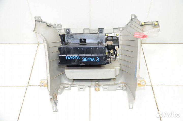 Консоль центральная Toyota Sienna GSL30 3.5 2011