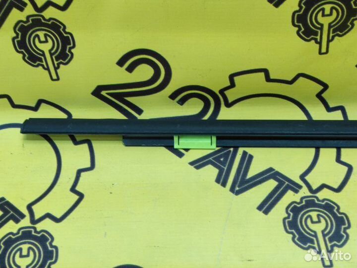 Молдинг стекла (на дверь) задний левый Honda Cr-V