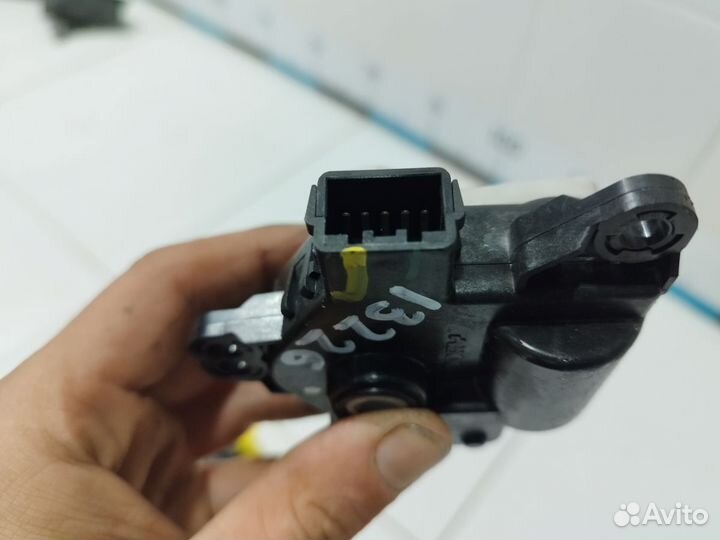 Моторчик заслонки отопителя ix35/Tucson 2010-2015