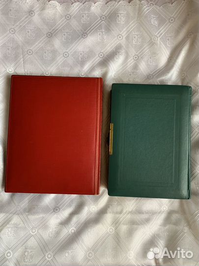 Два старинных фотоальбома