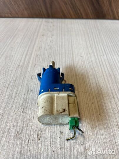 Датчик включения стопсигнала Ford Focus