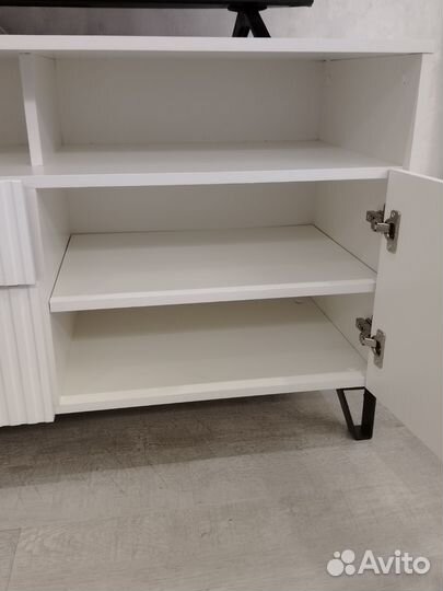 Тумба под тв с ящиками белая