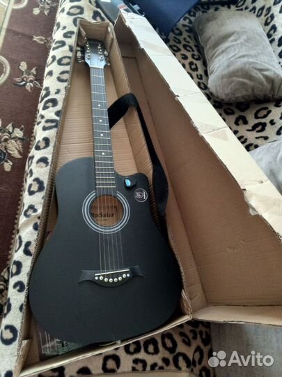 Акустическая гитара