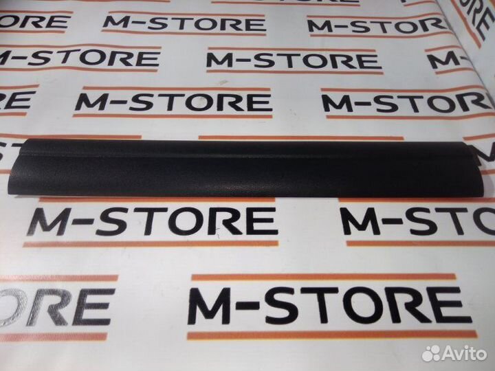 Накладка на порог салона передняя правая Bmw